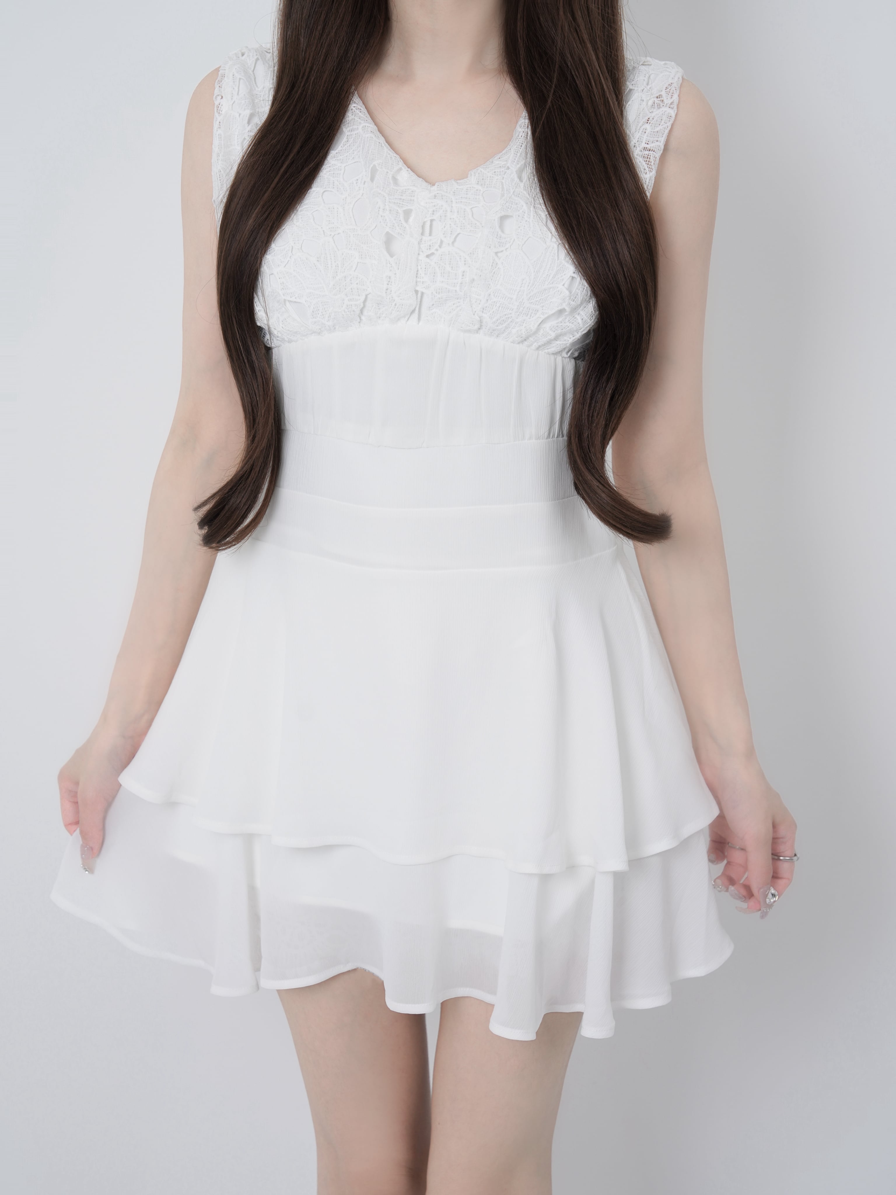 Lace frill back ribbon dress