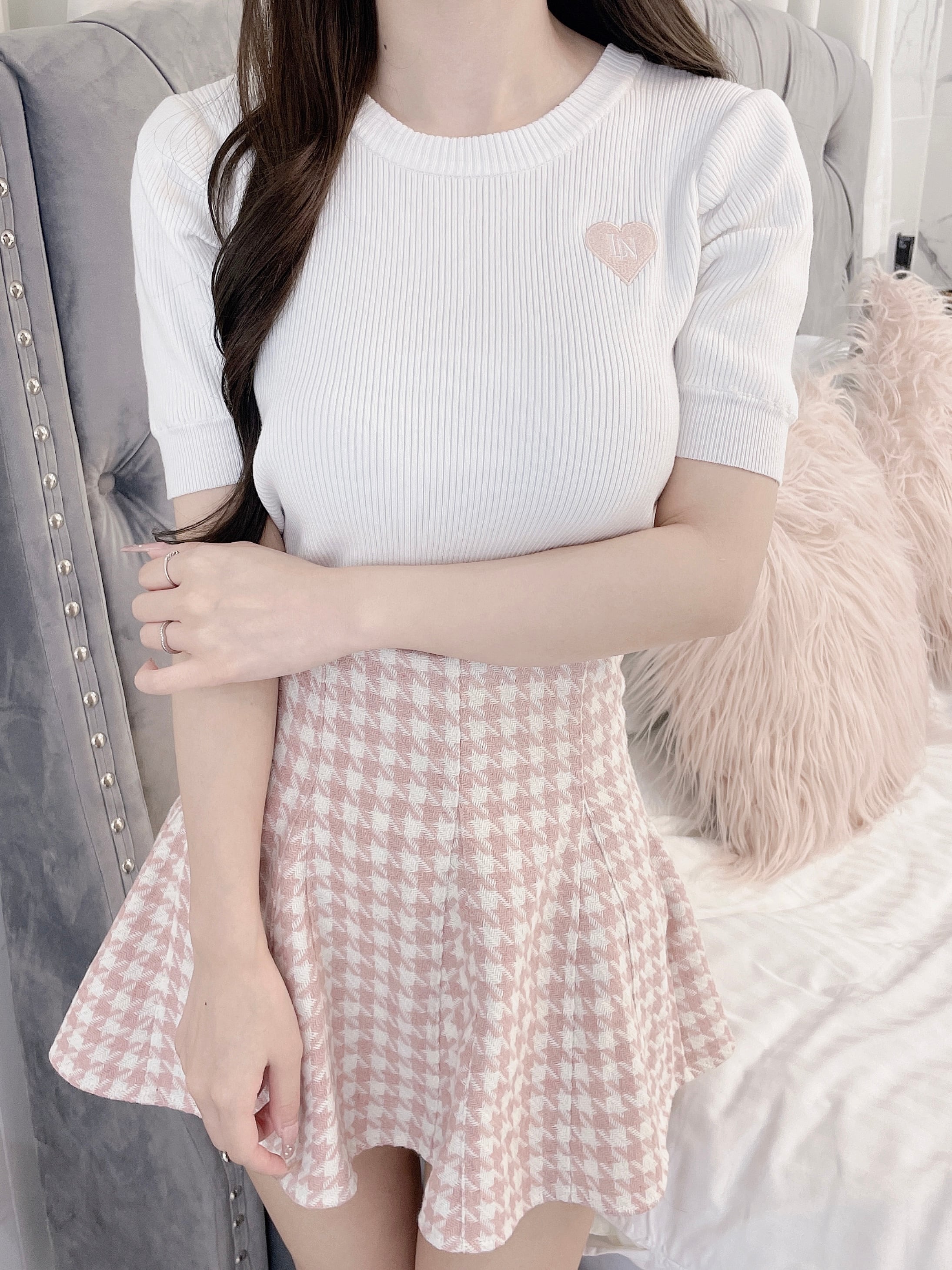 LN heart embroidery tops
