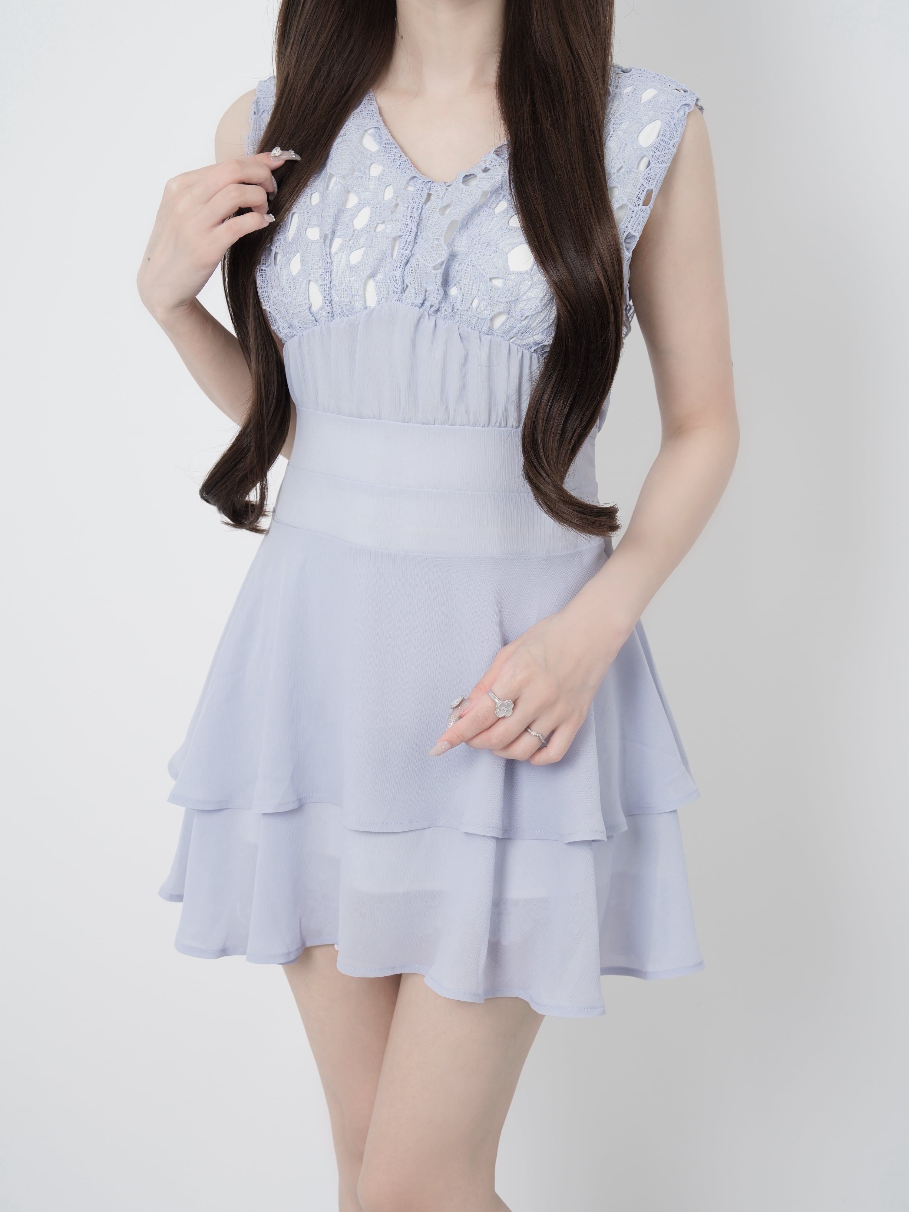 Lace frill back ribbon dress