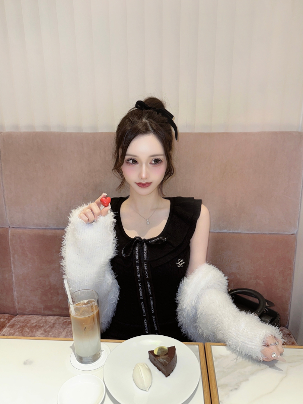 Ribbon collar spring knit dress