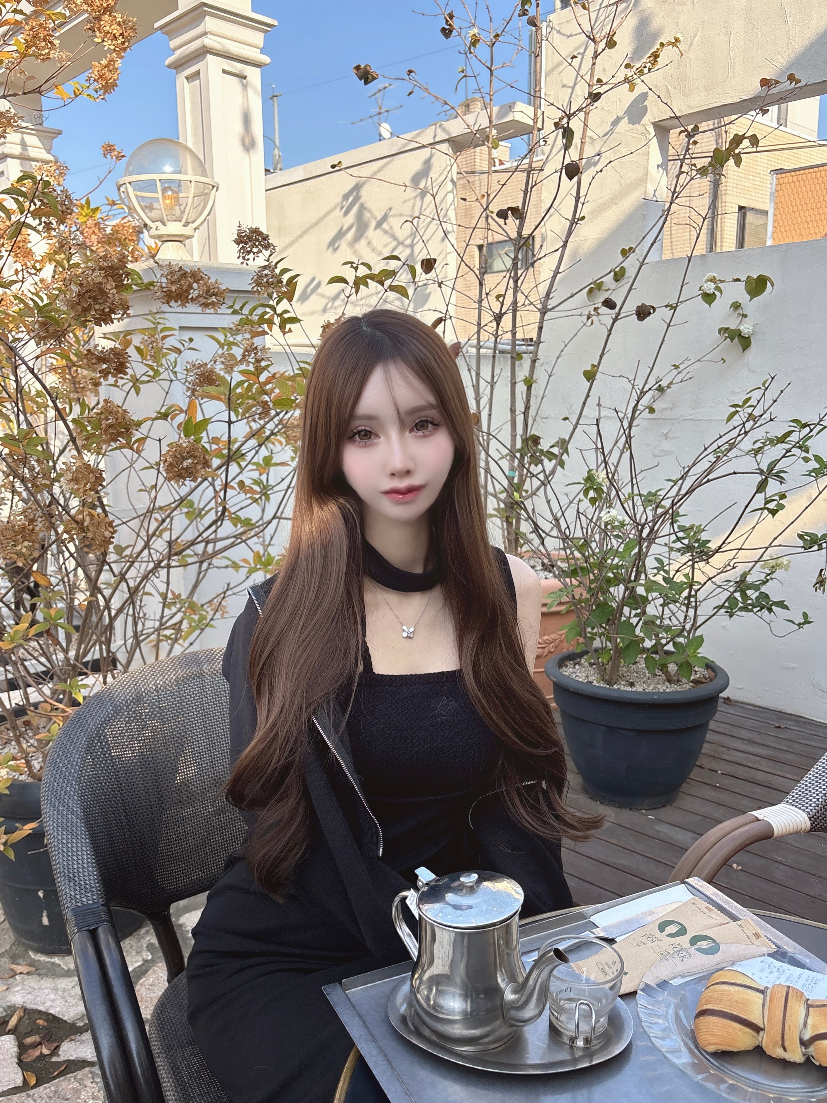LL logo choker 3 set up